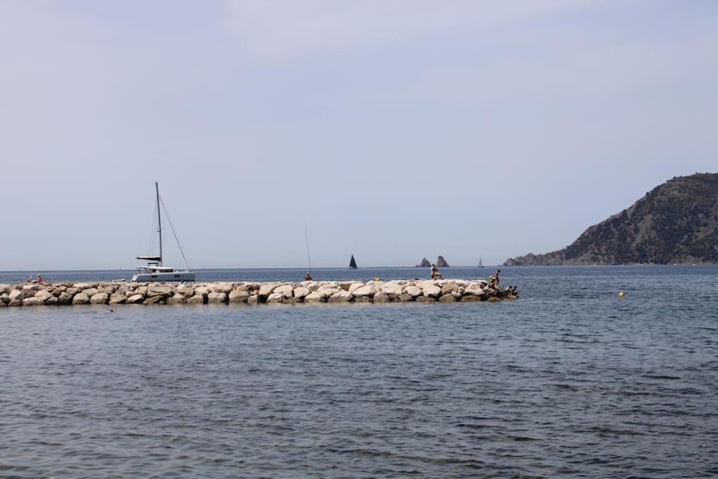 Studio L'Echappee Mandreenne Le Calme Entre Mer Et Foret Saint-Mandrier-sur-Mer Esterno foto